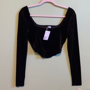 Black velvet cropped long sleeve corset style stop